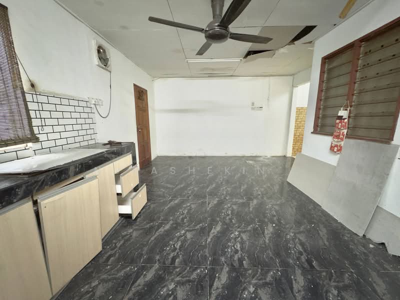 1-storey Terraced House for Sale in Bandar Tasik Kesuma (Beranang) - Nurashekin . - Kitchen - PropertyGuru.com.my
