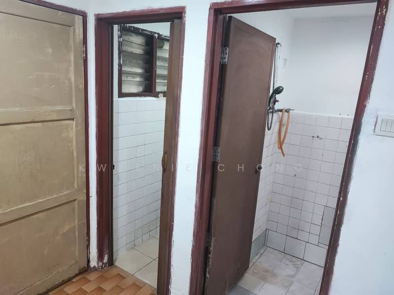 Rumah Teres 1 Tingkat untuk Dijual di Taman Tan Yew Lai (Jalan Klang Lama (Old Klang Road)) - Kweenie Chong - Bathroom - PropertyGuru.com.my