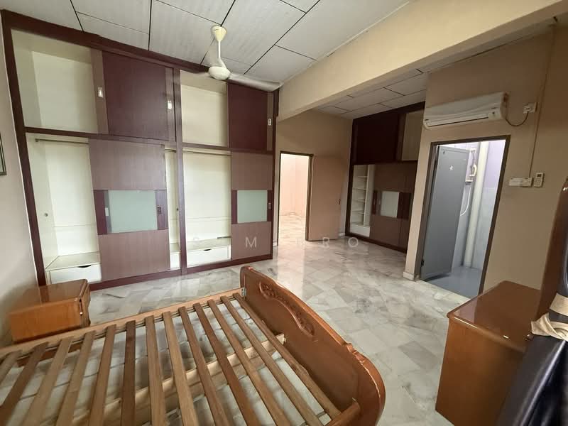 Rumah Teres 2 Tingkat untuk Dijual di Taman Titiwangsa (Kluang) - Sam Bro - Bedroom - PropertyGuru.com.my
