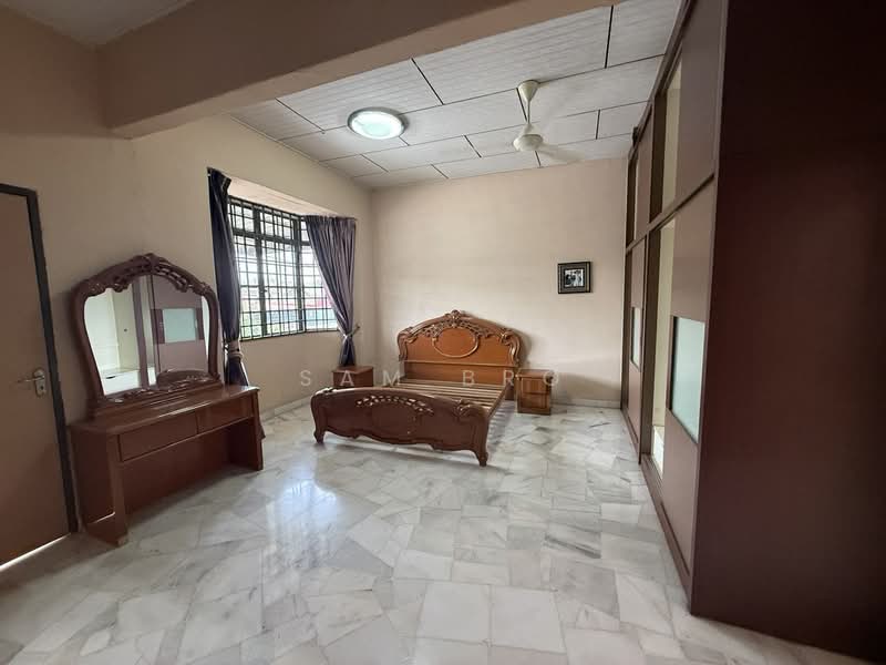 Rumah Teres 2 Tingkat untuk Dijual di Taman Titiwangsa (Kluang) - Sam Bro - Bedroom - PropertyGuru.com.my
