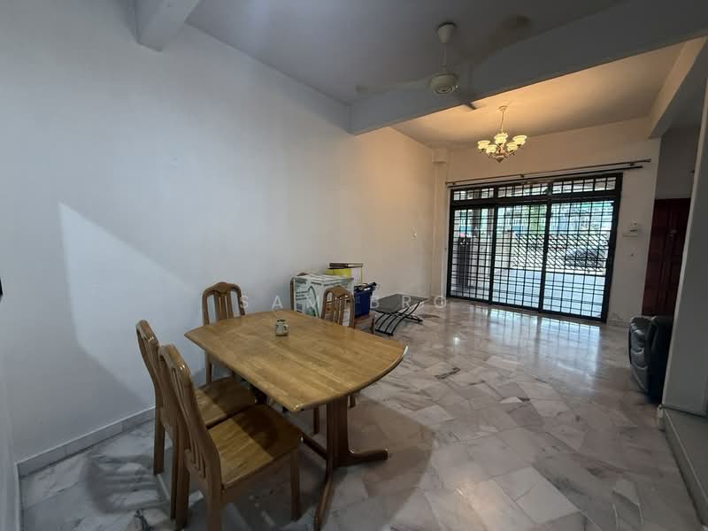 Rumah Teres 2 Tingkat untuk Dijual di Taman Titiwangsa (Kluang) - Sam Bro - Living Room - PropertyGuru.com.my