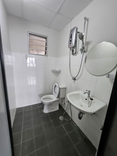 Kondominium untuk Disewa di Casa Idaman - Lau Ia Ein - Bathroom - PropertyGuru.com.my