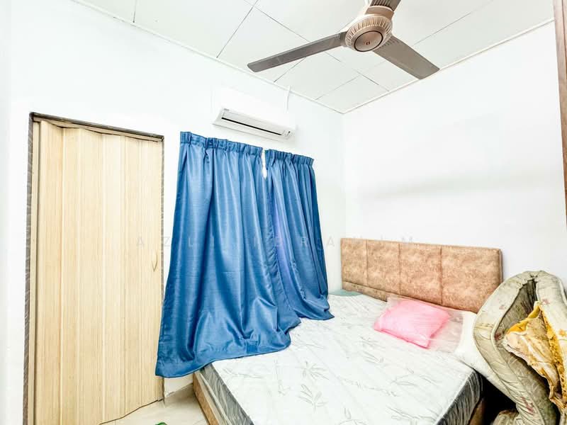 2-storey Terraced House for Sale in Bandar Tasik Kesuma (Beranang) - Azli Ibrahim - Bedroom - PropertyGuru.com.my