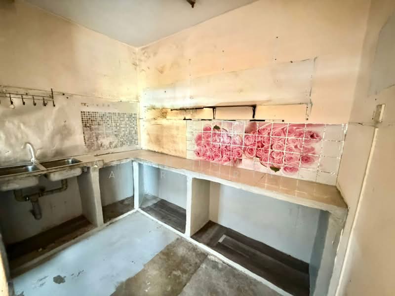 Rumah Flat untuk Dijual di Pangsapuri Jentayu @ Kangkar Pulai - Azlan Ismail aiproperty - Kitchen - PropertyGuru.com.my