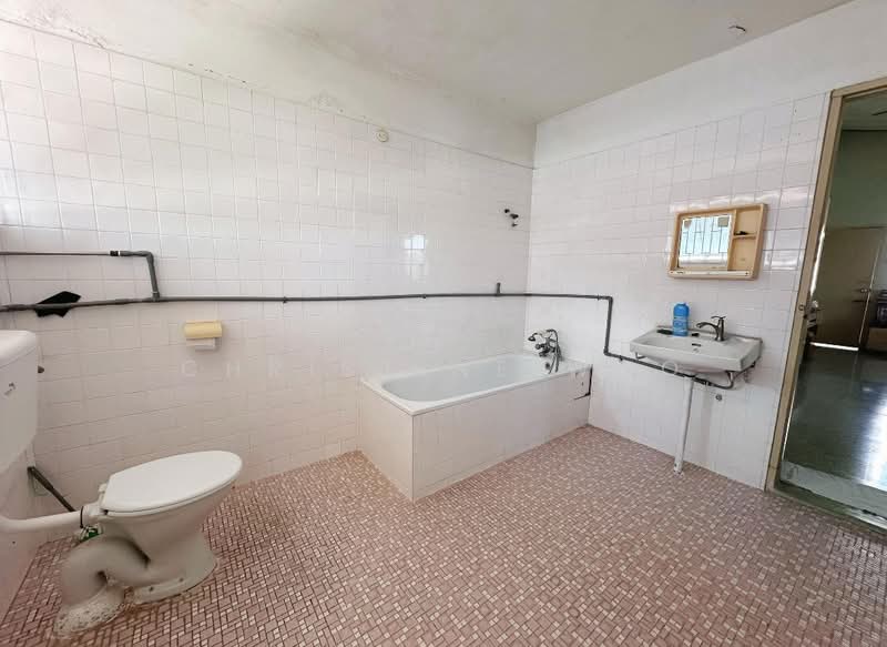 Rumah Banglo untuk Dijual di Taman Bukit Blossom (Seremban) - Christine Woo - Bathroom - PropertyGuru.com.my