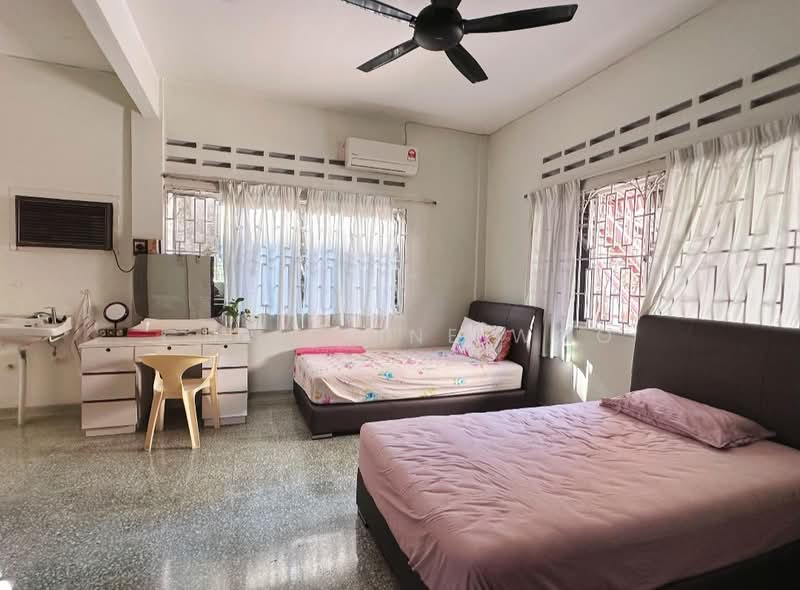 Rumah Banglo untuk Dijual di Taman Bukit Blossom (Seremban) - Christine Woo - Bedroom - PropertyGuru.com.my