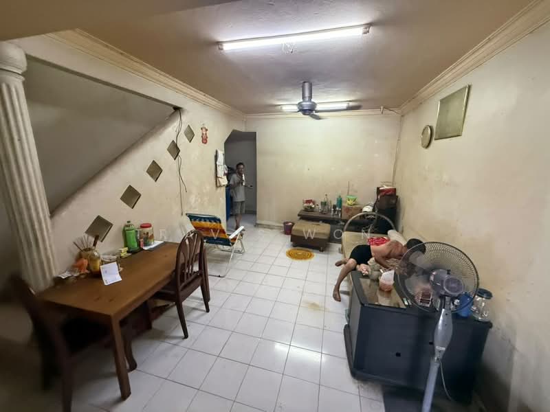 2-storey Terraced House for Sale in Taman Ehsan (Kepong) - Travis Wong - Living Room - PropertyGuru.com.my