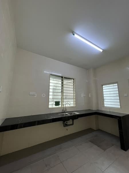 Cluster House for Sale in Klang (Selangor) - John Tee - Kitchen - PropertyGuru.com.my
