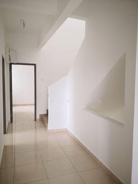 Rumah Berkembar untuk Dijual di Taman Mutiara Mas (Skudai) - Ember Lim - Corridor - PropertyGuru.com.my