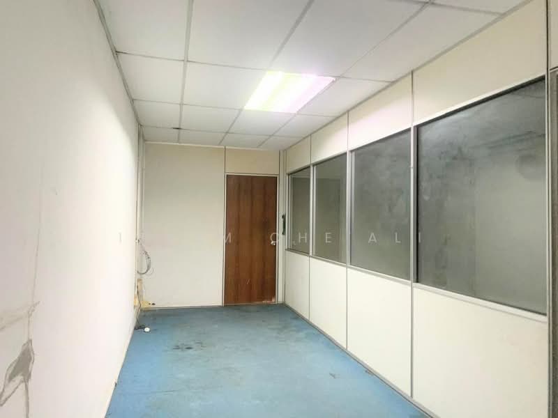 Shop / Office for Sale in Balok (Pahang) - Idham Che'Ali - Interior - PropertyGuru.com.my