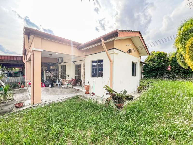 Rumah Teres 1 Tingkat untuk Dijual di Taman Pelangi Semenyih (Semenyih) - Azli Ibrahim - Exterior - PropertyGuru.com.my