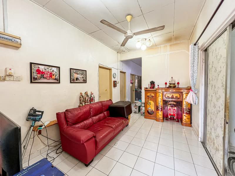 Rumah Teres 1 Tingkat untuk Dijual di Taman Pelangi Semenyih (Semenyih) - Azli Ibrahim - Living Room - PropertyGuru.com.my