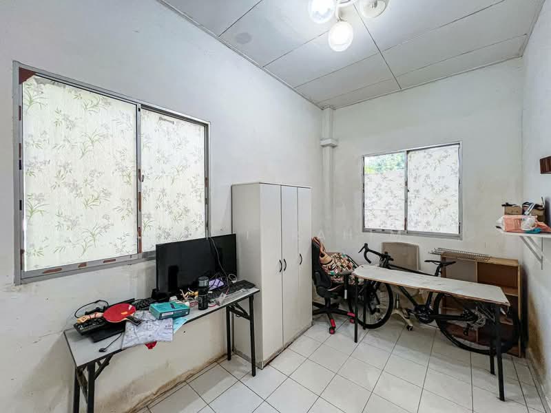 Rumah Teres 1 Tingkat untuk Dijual di Taman Pelangi Semenyih (Semenyih) - Azli Ibrahim - Study - PropertyGuru.com.my