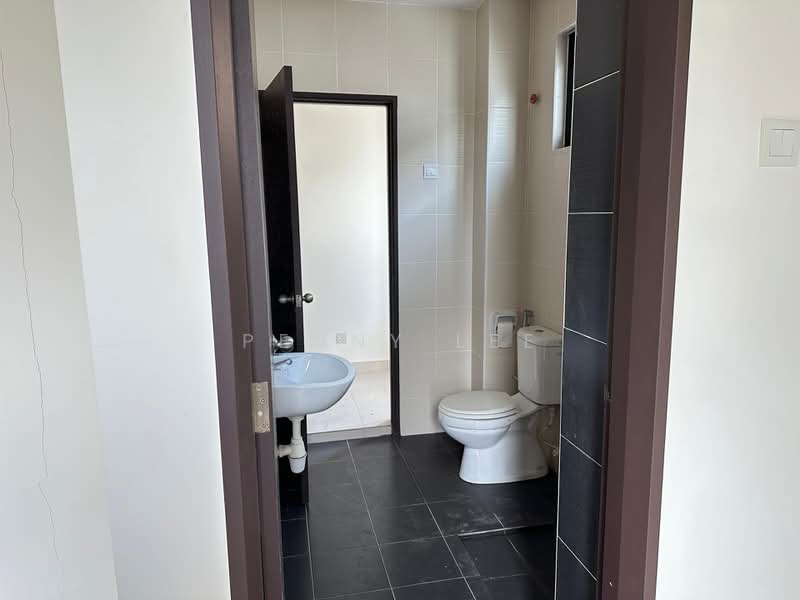 2-storey Terraced House for Sale in Johor Bahru (Johor) - Penny Lee - Bathroom - PropertyGuru.com.my