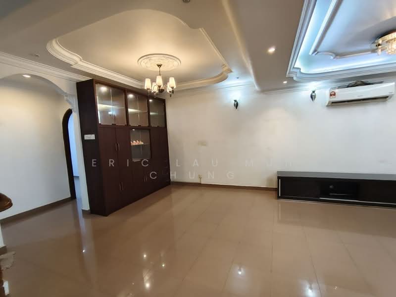 Rumah Teres 2 Tingkat untuk Dijual di BANDAR PUCHONG JAYA (Puchong) - Eric Lau Mun Chung - Living Room - PropertyGuru.com.my