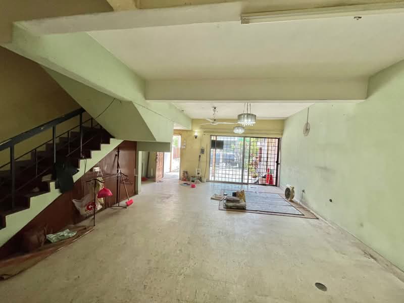 Rumah Teres 2 Tingkat untuk Dijual di Selayang (Selangor) - Azli Ibrahim - Living Room - PropertyGuru.com.my