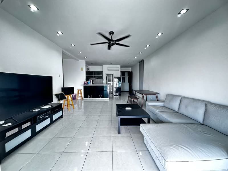 Kondominium untuk Dijual di The Brezza - Jenny Leong - Living Room - PropertyGuru.com.my
