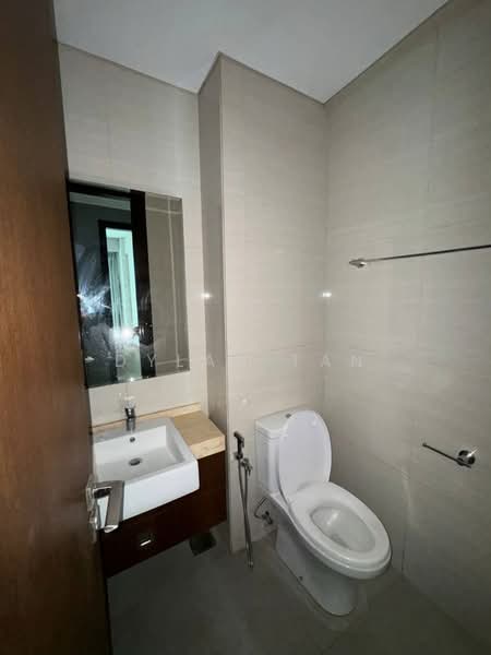 Servis Apartment untuk Disewa di Puteri Cove Residences - Dylan Tan - Bathroom - PropertyGuru.com.my