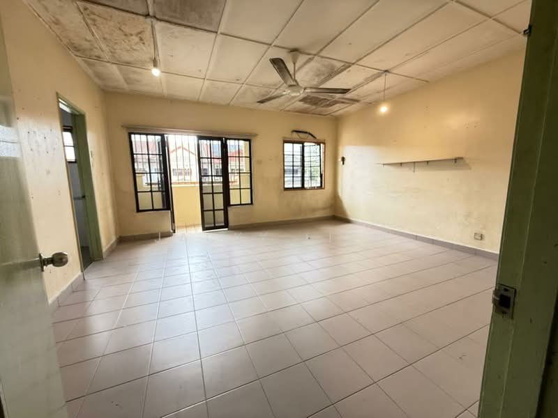 Terraced House for Sale in Bandar Country Homes (Rawang) - Jacky Liew - Balcony - PropertyGuru.com.my