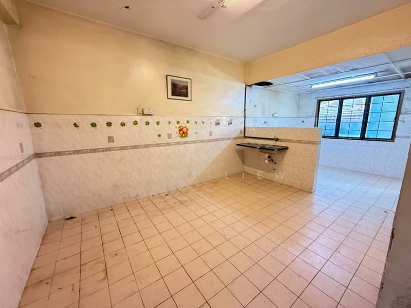 Terraced House for Sale in Bandar Country Homes (Rawang) - Jacky Liew - Kitchen - PropertyGuru.com.my