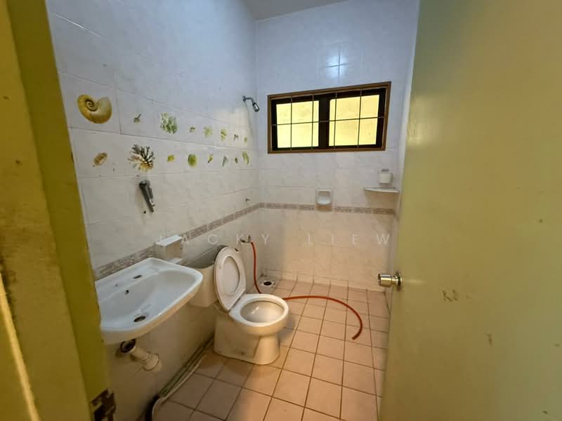 Terraced House for Sale in Bandar Country Homes (Rawang) - Jacky Liew - Bathroom - PropertyGuru.com.my