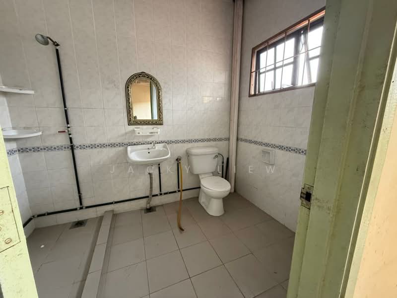 Terraced House for Sale in Bandar Country Homes (Rawang) - Jacky Liew - Bathroom - PropertyGuru.com.my