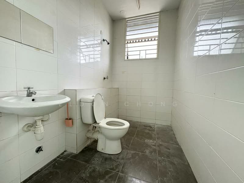 3-storey Terraced House for Sale in Kajang (Selangor) - Eldon Chong - Bathroom - PropertyGuru.com.my
