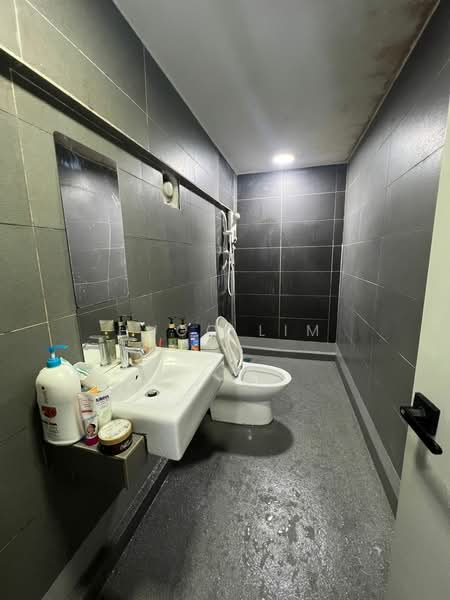 Kondominium untuk Disewa di Arte Subang West - Hugo Lim - Bathroom - PropertyGuru.com.my