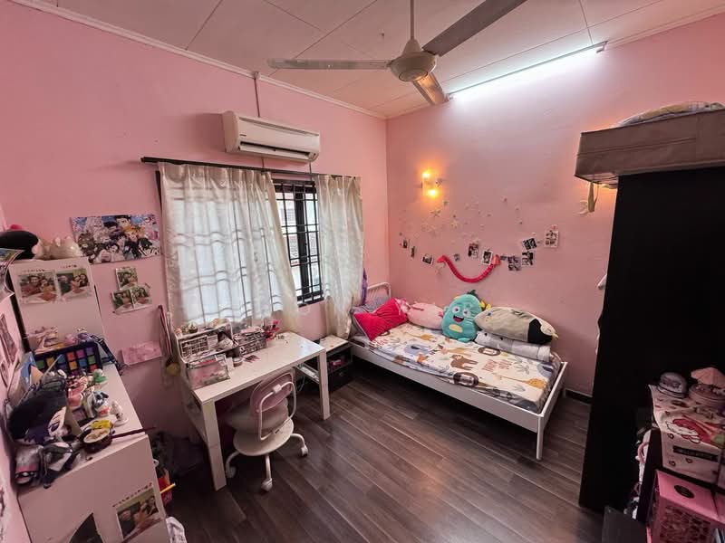 Rumah Teres 1.5 Tingkat untuk Dijual di Taman Mutiara Rini (Skudai) - Evon Yap - Bedroom - PropertyGuru.com.my