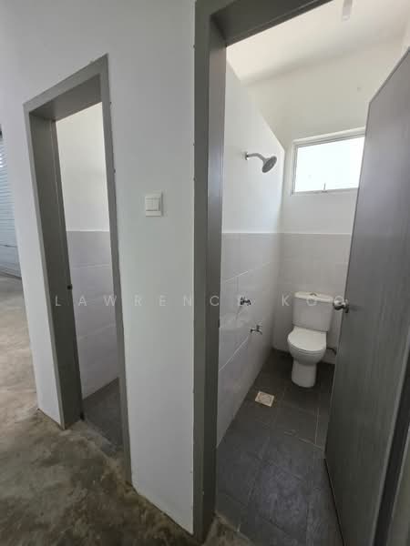Factory for Rent in Ayer Keroh (Melaka) - Lawrence Koo - Bathroom - PropertyGuru.com.my