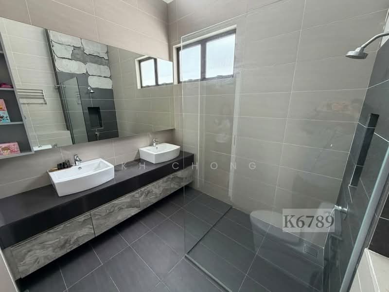Rumah Teres 2.5 Tingkat untuk Dijual di Setia Utama (Setia Alam) - KH Chong - Bathroom - PropertyGuru.com.my