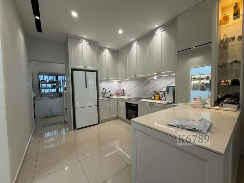 Rumah Teres 2.5 Tingkat untuk Dijual di Setia Utama (Setia Alam) - KH Chong - Kitchen - PropertyGuru.com.my