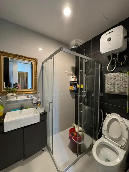 Kondominium untuk Dijual di Amberside @ Country Garden Danga Bay - Elaine Chan - Bathroom - PropertyGuru.com.my