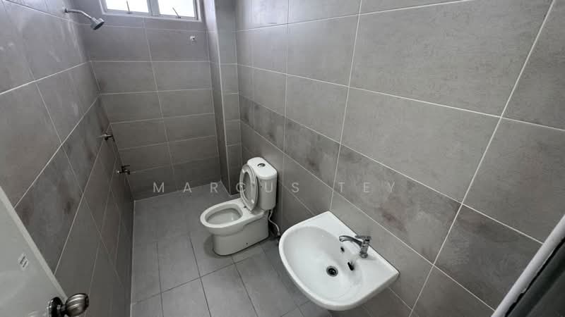 Rumah Teres 2 Tingkat untuk Dijual di Taman Mutiara Perdana (Batu Pahat) - Marcus Tey - Bathroom - PropertyGuru.com.my