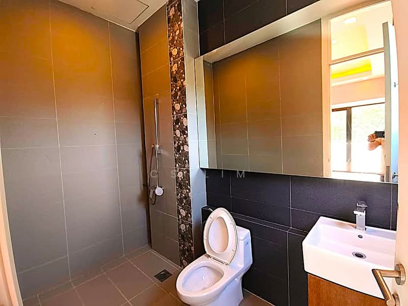 Bungalow House untuk Dijual di Sungai Long (Bandar Sungai Long) - CS Lim - Bathroom - PropertyGuru.com.my