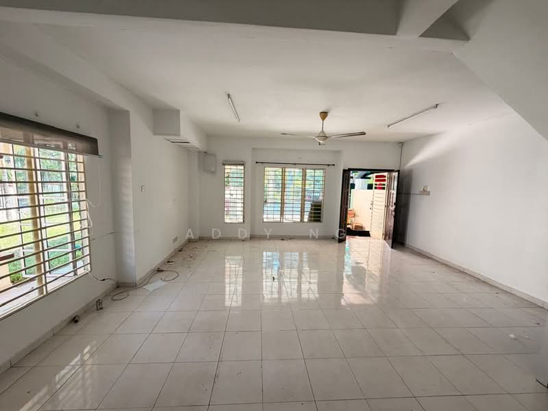 Rumah Teres 2 Tingkat untuk Dijual di Taman Suria (Bandar Sungai Long) - Addy Ng - Living Room - PropertyGuru.com.my