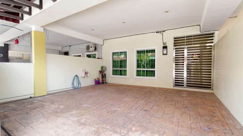 2.5-storey Terraced House for Sale in Medan Lapangan Suria (Ipoh) - David Wong - Car Park - PropertyGuru.com.my