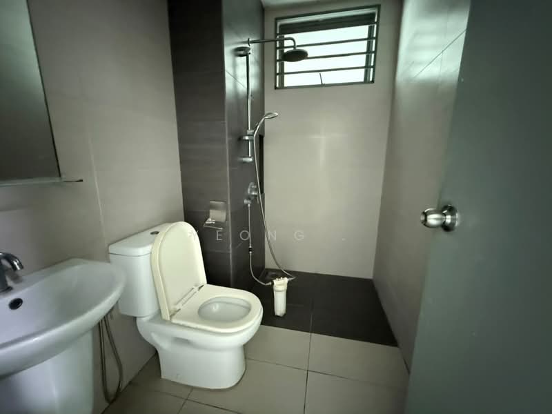Service Residence for Sale at Cybersquare - Yeong . - Bathroom - PropertyGuru.com.my