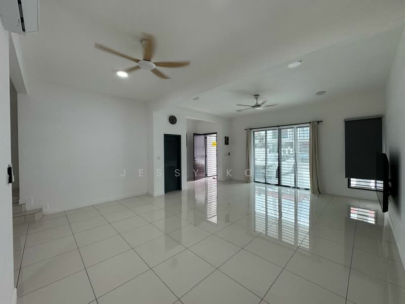 Rumah Teres 2 Tingkat untuk Disewa di Taman Dato Onn (Johor Bahru) - Jessy Koh - Living Room - PropertyGuru.com.my