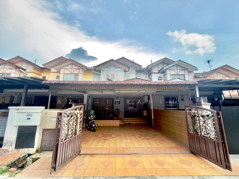 2-storey Terraced House for Sale in Taman Universiti (Bangi) - Azli Ibrahim - Exterior - PropertyGuru.com.my