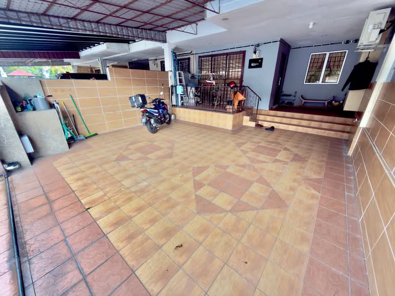 2-storey Terraced House for Sale in Taman Universiti (Bangi) - Azli Ibrahim - Exterior - PropertyGuru.com.my