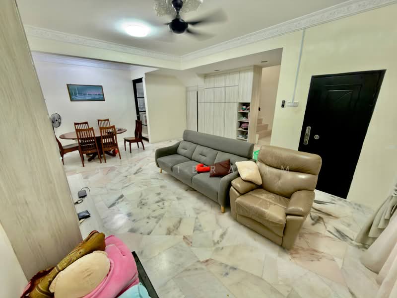 2-storey Terraced House for Sale in Taman Universiti (Bangi) - Azli Ibrahim - Living Room - PropertyGuru.com.my