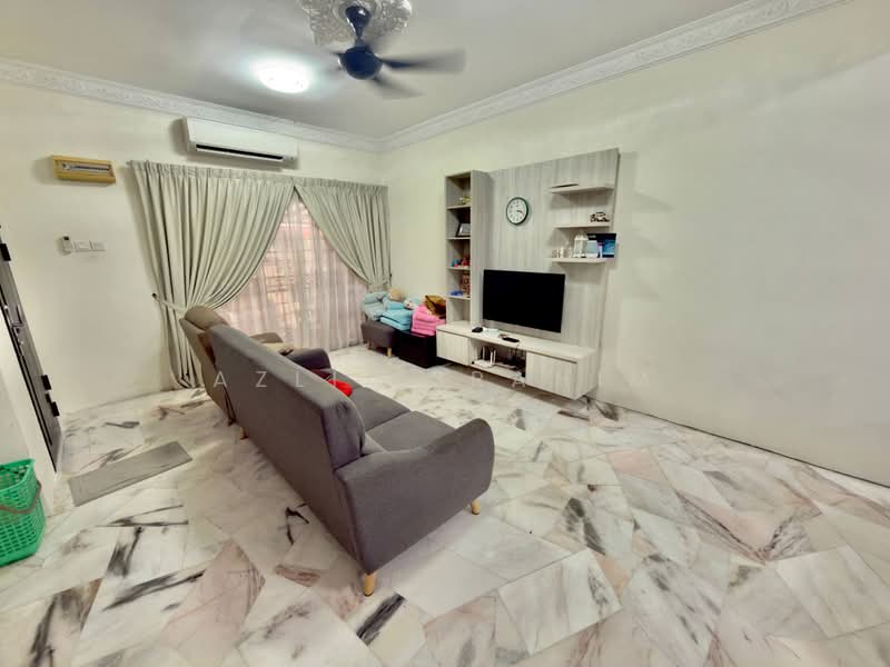 2-storey Terraced House for Sale in Taman Universiti (Bangi) - Azli Ibrahim - Living Room - PropertyGuru.com.my