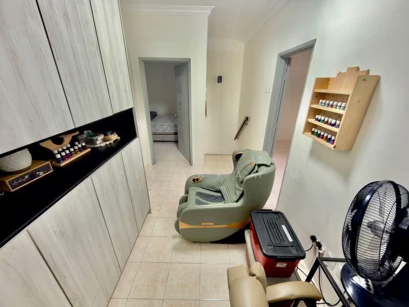 2-storey Terraced House for Sale in Taman Universiti (Bangi) - Azli Ibrahim - Corridor - PropertyGuru.com.my