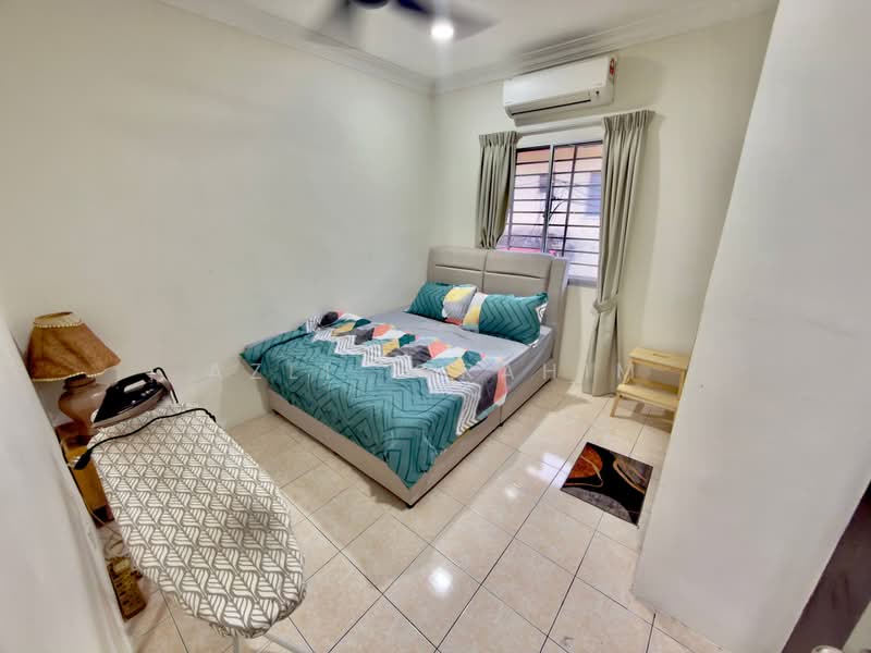 2-storey Terraced House for Sale in Taman Universiti (Bangi) - Azli Ibrahim - Bedroom - PropertyGuru.com.my