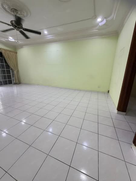 2-storey Terraced House for Sale in Taman Munshi Ibrahim (Tampoi) - Iden Tan - Living Room - PropertyGuru.com.my