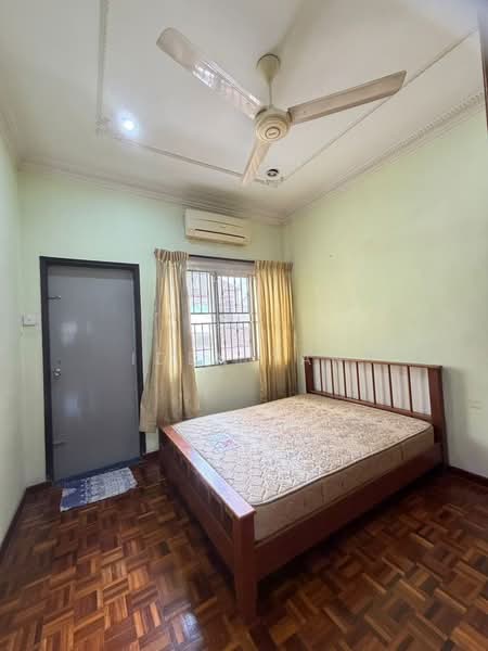 2-storey Terraced House for Sale in Taman Munshi Ibrahim (Tampoi) - Iden Tan - Bedroom - PropertyGuru.com.my