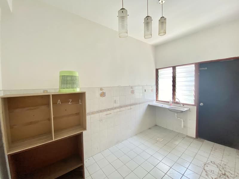 Rumah Berkembar untuk Dijual di Taman Taming Jaya (Balakong) - Azli Ibrahim - Kitchen - PropertyGuru.com.my