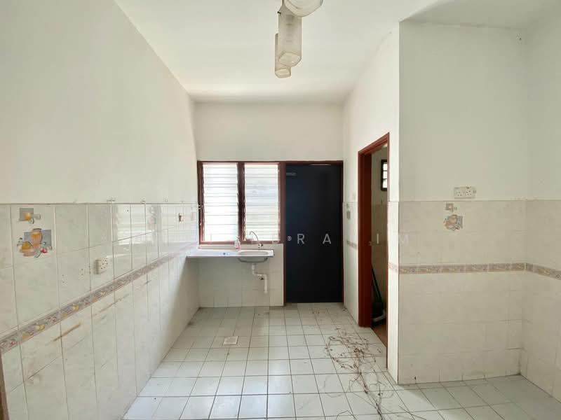 Rumah Berkembar untuk Dijual di Taman Taming Jaya (Balakong) - Azli Ibrahim - Kitchen - PropertyGuru.com.my