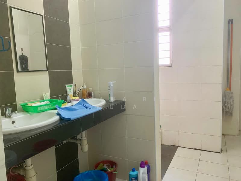3-storey Terraced House for Sale in Sungai Buloh (Selangor) - Faliyana binti Muda - PropertyGuru.com.my